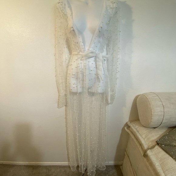 New in Box Oh Polly full length long sleeve pearl accented sheer bridal robe - Picture 9 of 14